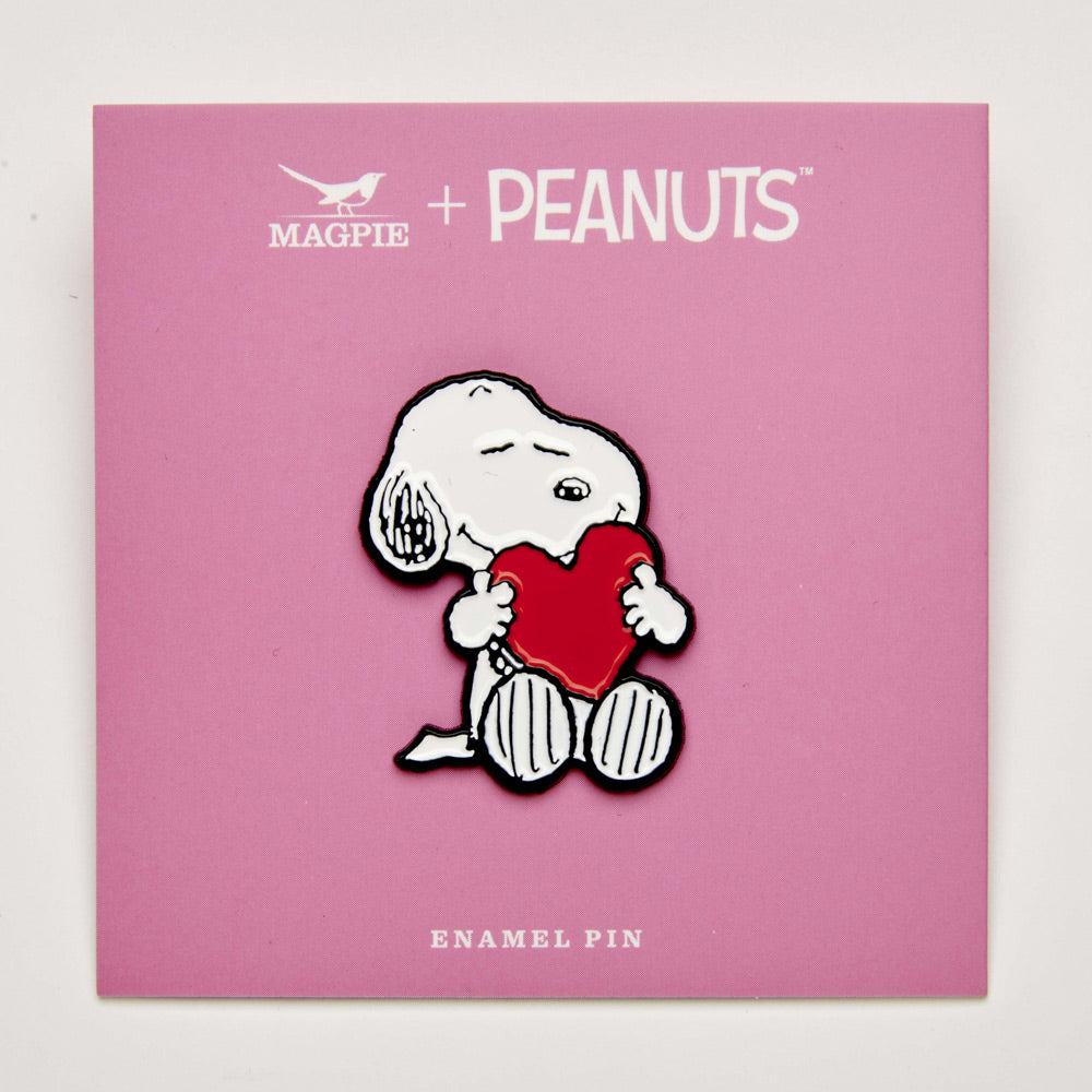Peanuts Snoopy Hug Pin